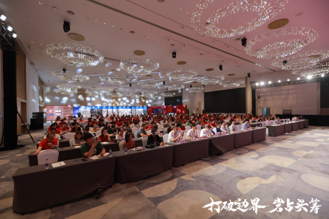 群星璀璨，共譜華章 | 2021將軍企業(yè)戰(zhàn)略營(yíng)銷峰會(huì)答謝晚宴盛大舉行！(圖2)