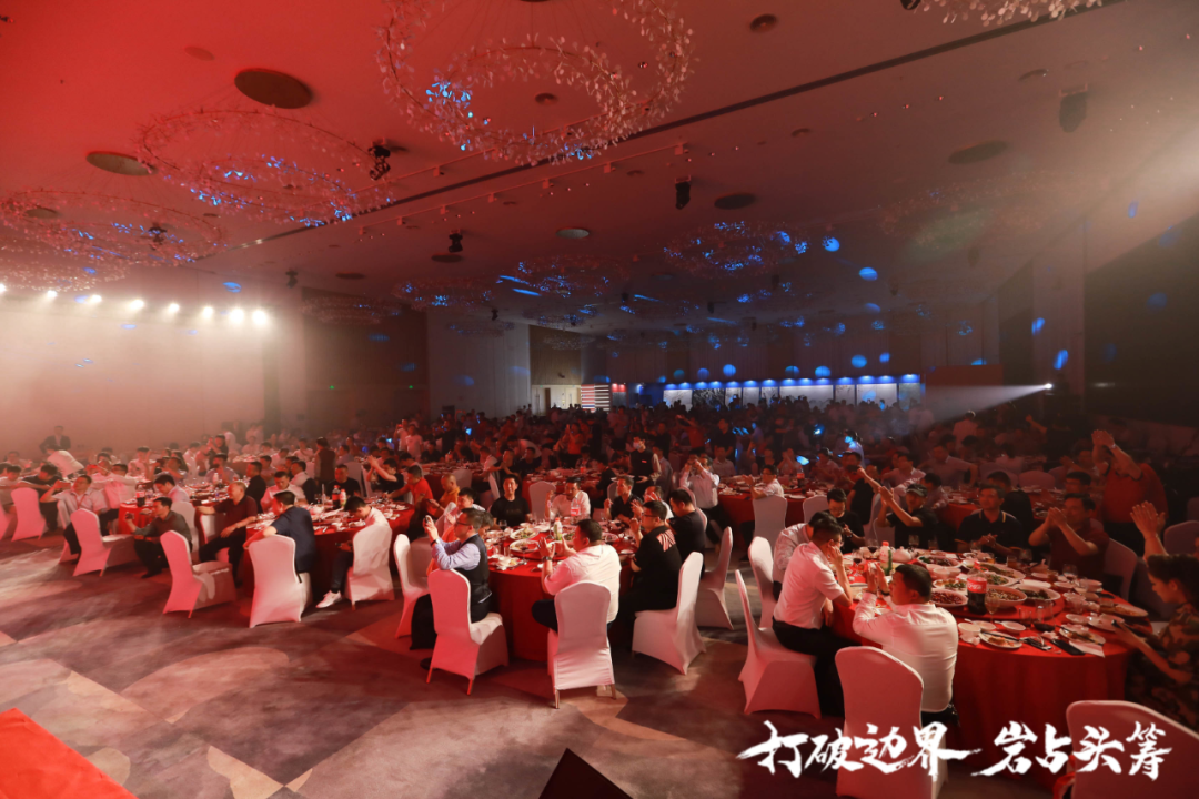 群星璀璨，共譜華章 | 2021將軍企業(yè)戰(zhàn)略營(yíng)銷峰會(huì)答謝晚宴盛大舉行！(圖22)