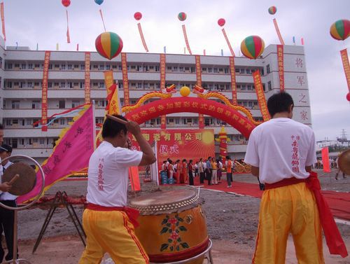 將軍企業(yè)拋光磚線勝利剪彩優(yōu)質產(chǎn)品成功下線
(圖1)