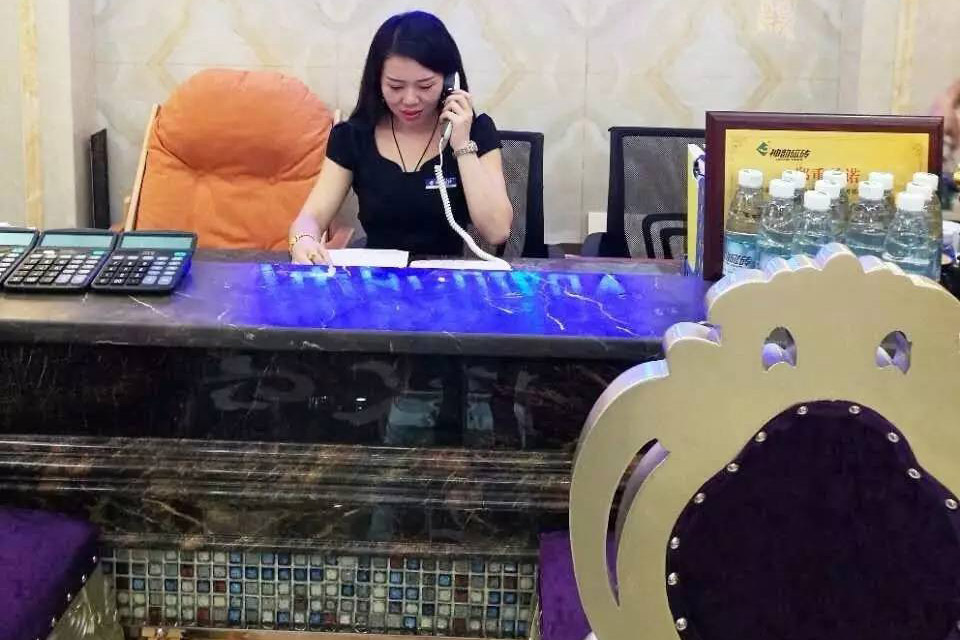 淡季無客打王者榮耀？優(yōu)秀的導購可沒時間干這個！-瓷磚十大品牌
(圖2)